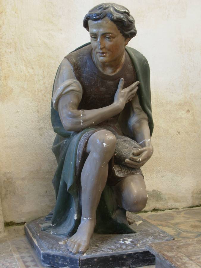 GPIO GLLR : Statue d’un compagnon dans la Collégiale de Saint-Marc La Lande Deux Sèvres.